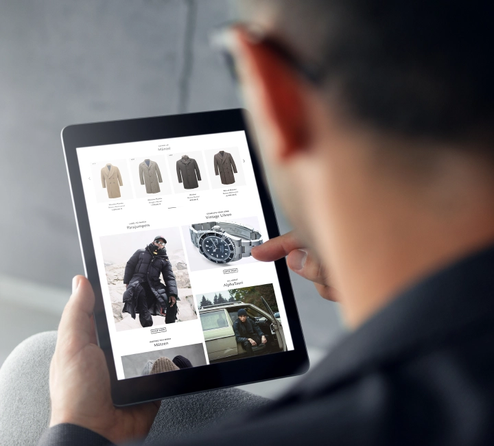 norisk Group | Design - User tablet scrolling